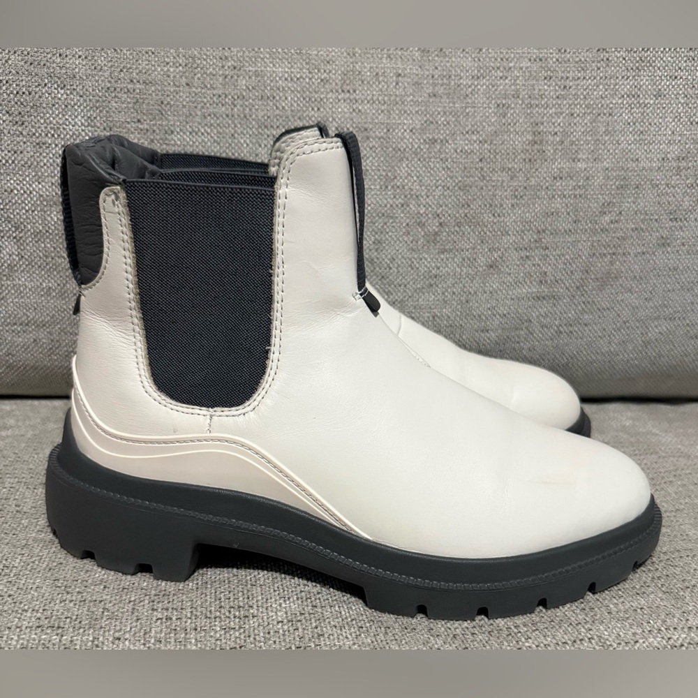 OluKai cream and grey Ankle Boots